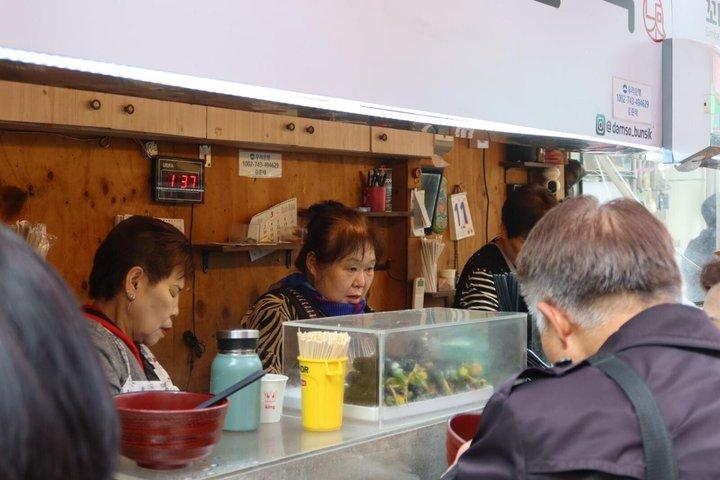 ソウル：12+味覚＆飲酒ゲームと隠された市場フードツアー