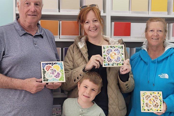 Taller de mosaicos Flor de Barcelona Trencadís junto al Park Güell