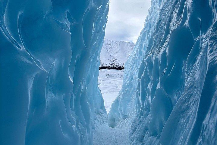 REMOTE - マタヌスカ氷河での氷河ハイキングアドベンチャー