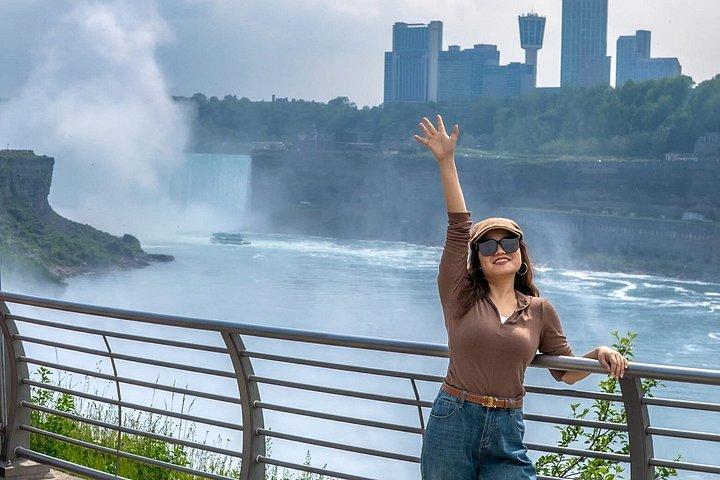 トロント発ナイアガラの滝ツアー（ボート、滝の裏側の旅、ランチ付き）