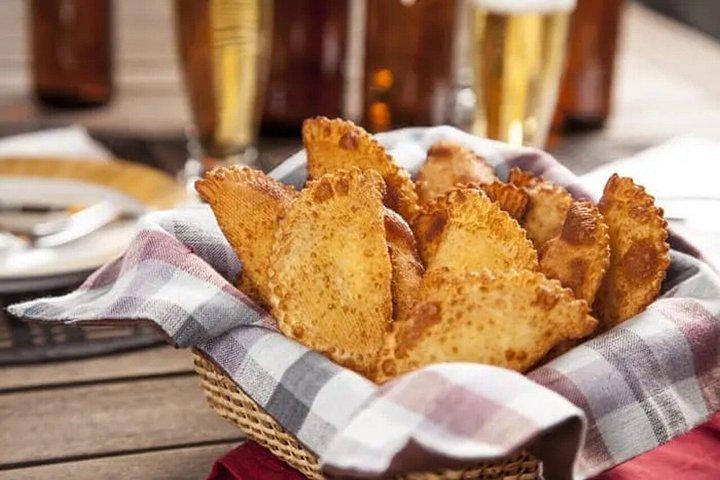 フォズ・ド・イグアス国境の飲み物と地元の人との試食