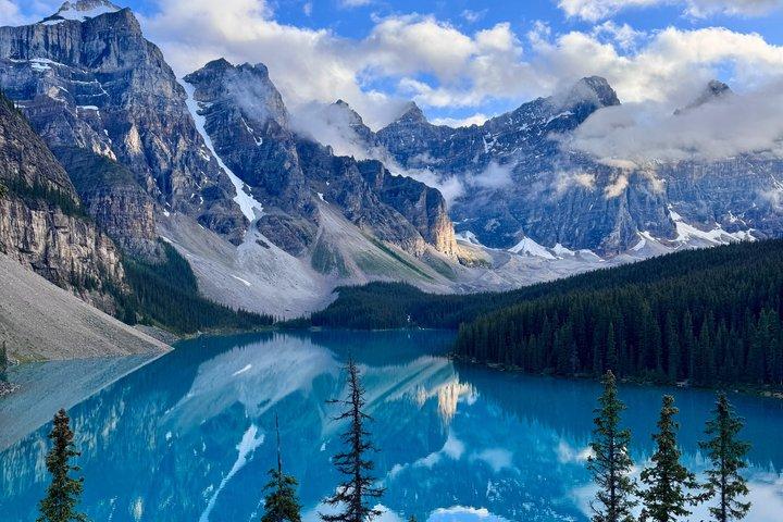 Soluppgång Visningar / avslappnad dag Shuttle till Moraine Lake & Lake Louise