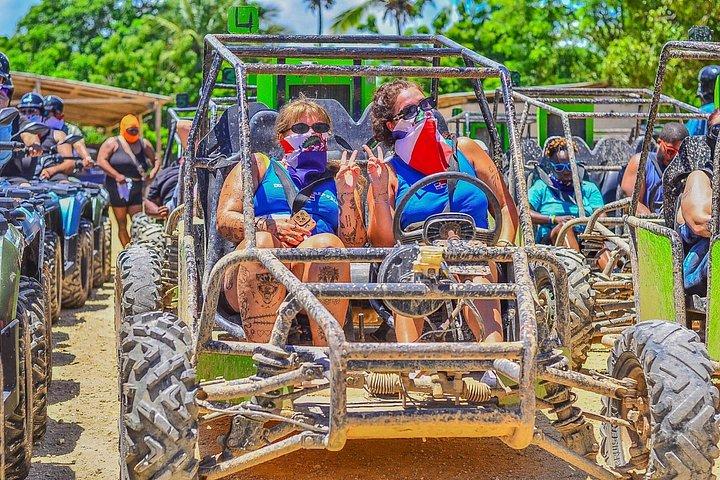 プンタカナのATVとバギーエクスカーション4×4（水洞窟付き）