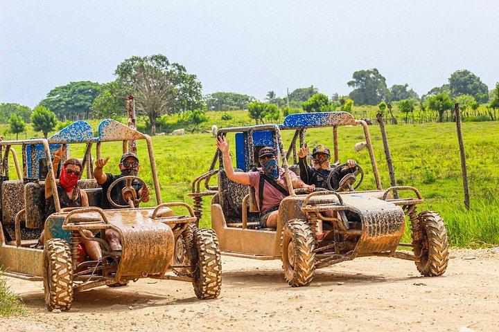 プンタカナのATVとバギーエクスカーション4×4（水洞窟付き）