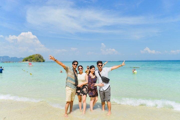 Beliebte 4-Inseln-Tour mit dem klassischen Longtail-Boot von Krabi