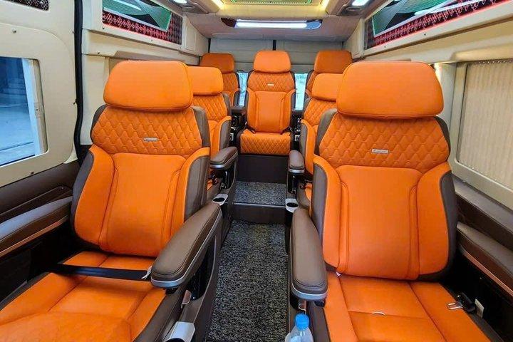 Hanoi a Halong Bay Transfer : Limousine privata o auto privata
