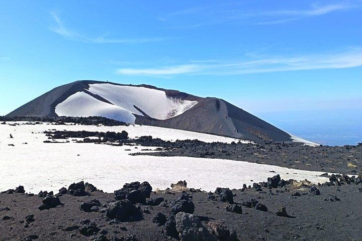 ジープで行くエトナ山ツアー（昼食付き・カターニア発）