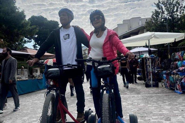 ジャイロとスヴラキの試飲付きアテネEバイクトライクツアー