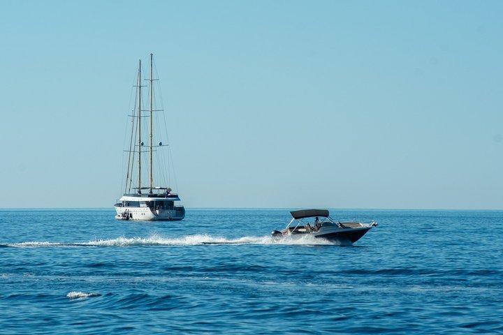 Private Local Guided Speedboat Tour in de archipel van Dubrovnik