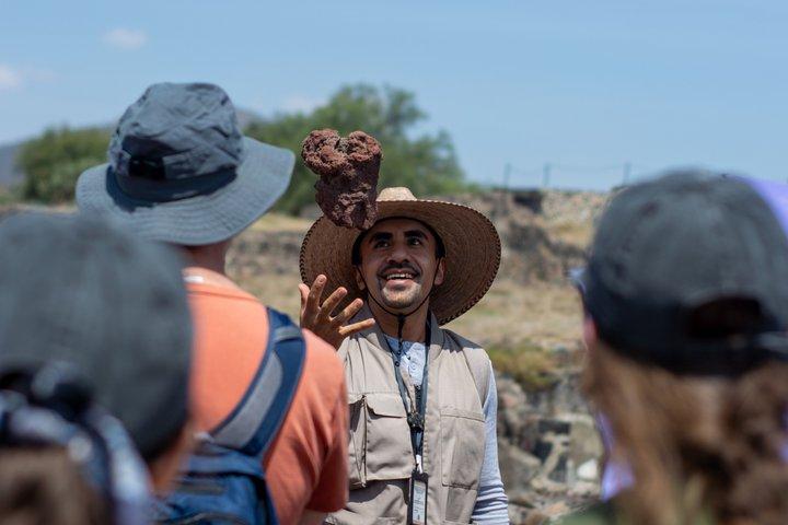 メキシコシティ発、熱気球飛行＋洞窟での朝食＋ピラミッドツアー