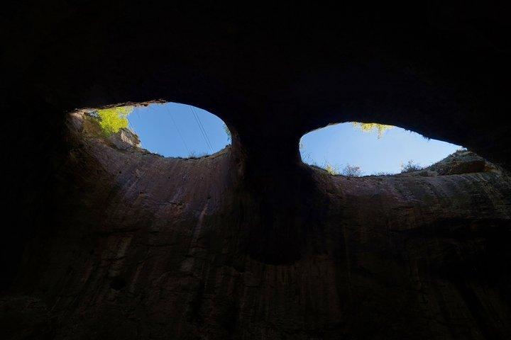 Excursão de meio dia de Sofia às cavernas de Prohodna e Saeva Dupka