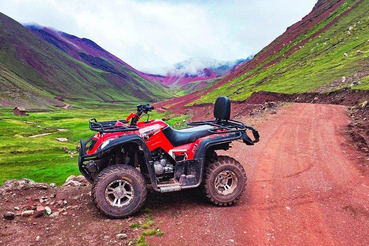 Au départ de Cuzco : Excursion en quad dans la Vallée Rouge et la Montagne Arc-en-ciel