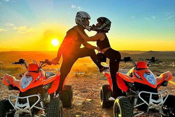 Marrakech : Quad, zonsondergang, dinershow & optionele kameelrit