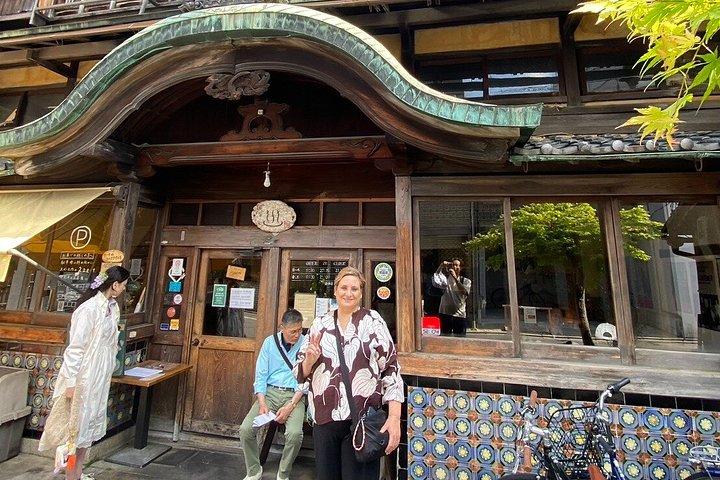 船岡温泉でタトゥーフレンドリーな日本語の入浴文化ツアー