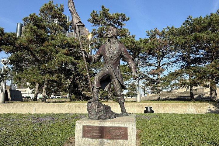 Downtown Detroit Walking Tour: History & Iconic Landmarks