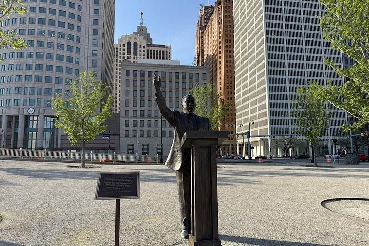Downtown Detroit Walking Tour: History & Iconic Landmarks