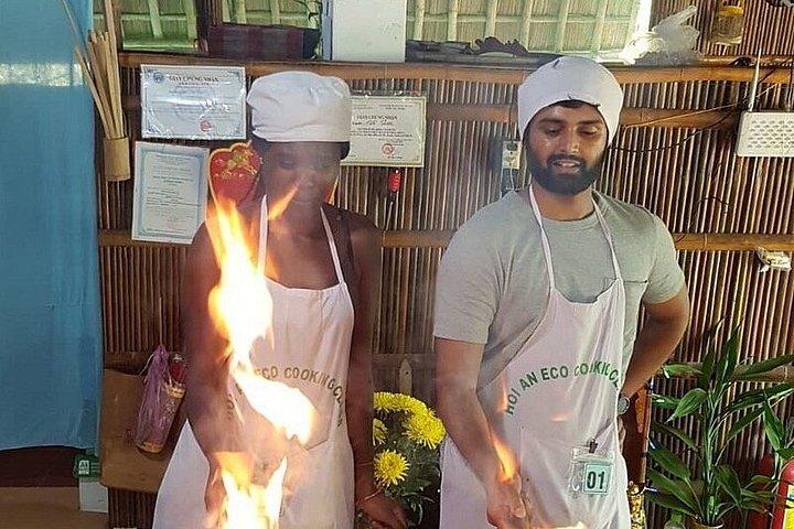 地元の家庭でハノイフォーとベイマウ料理教室