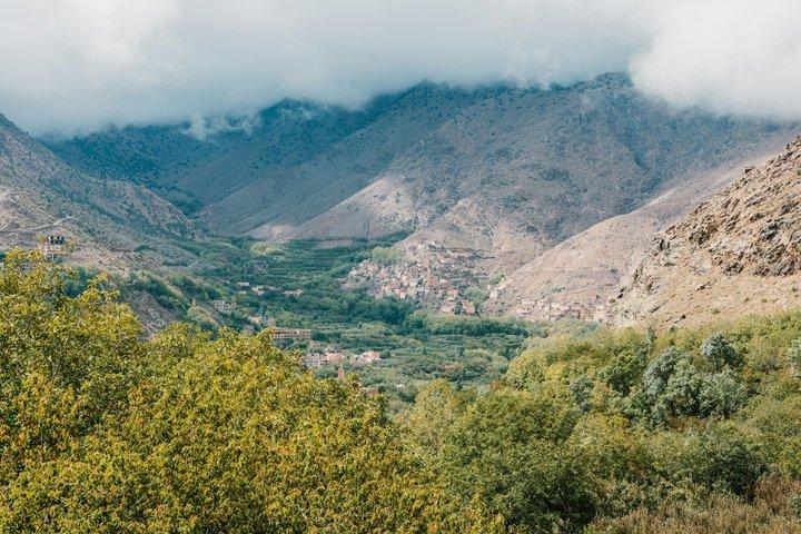 アトラス山脈3谷＆滝日帰り旅行とベルベル文化