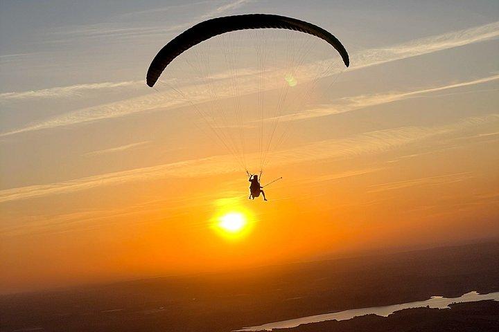 Parapente cerca de Lalla Takerkoust Lake Experience