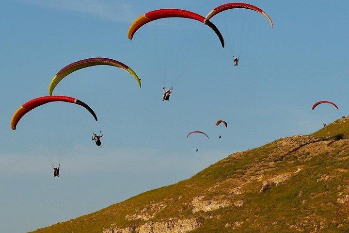 Parapente cerca de Lalla Takerkoust Lake Experience