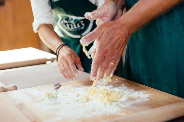Florence Pizza or Pasta Class & Gelato Making em uma fazenda da Toscana