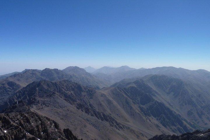 マラケシュ発アトラス山脈とイムリル日帰り旅行