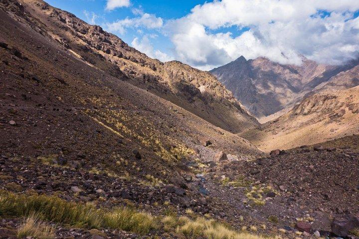 マラケシュ発アトラス山脈とイムリル日帰り旅行