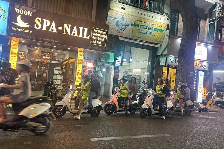 ハノイスクーターシティツアー：電車通り、ストリートフード＆隠れ家