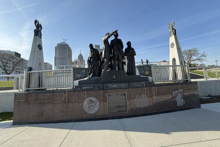 Downtown Detroit Walking Tour: History & Iconic Landmarks