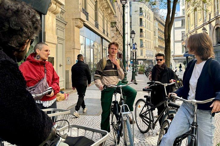 オランダ語3時間の自転車ツアーローカルガイドと行くパリの隠れた名所
