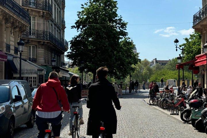 オランダ語3時間の自転車ツアーローカルガイドと行くパリの隠れた名所