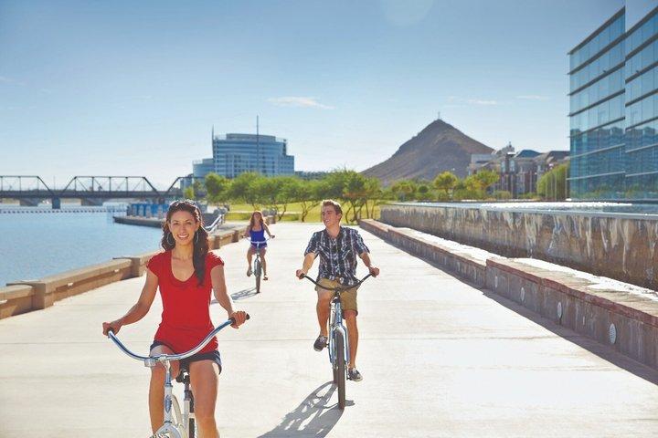 Tour guiado en bicicleta eléctrica por el lago y el cinturón verde de Tempe Town