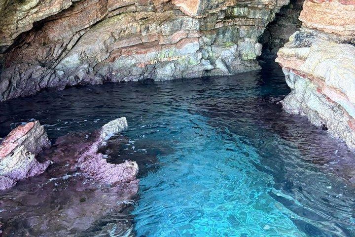 Sarandë : ヒドゥンベイ海洞窟＆クリスタルウォーターズへのスピードボートツアー