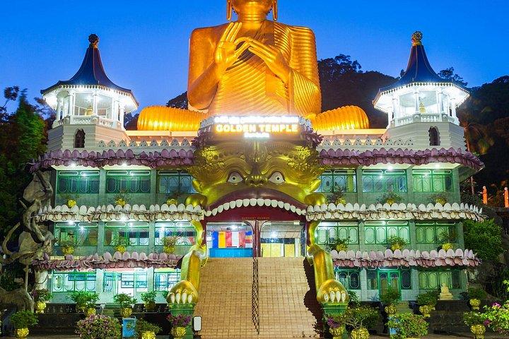 コロンボ発シギリヤ日帰り旅行：ライオンロック、ダンブッラ洞窟寺院