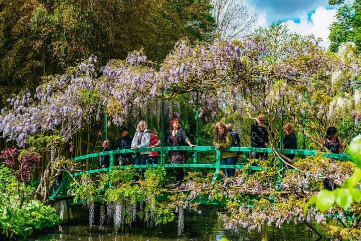 Giverny Monet’s Home and Gardens Half Day Tour from Paris