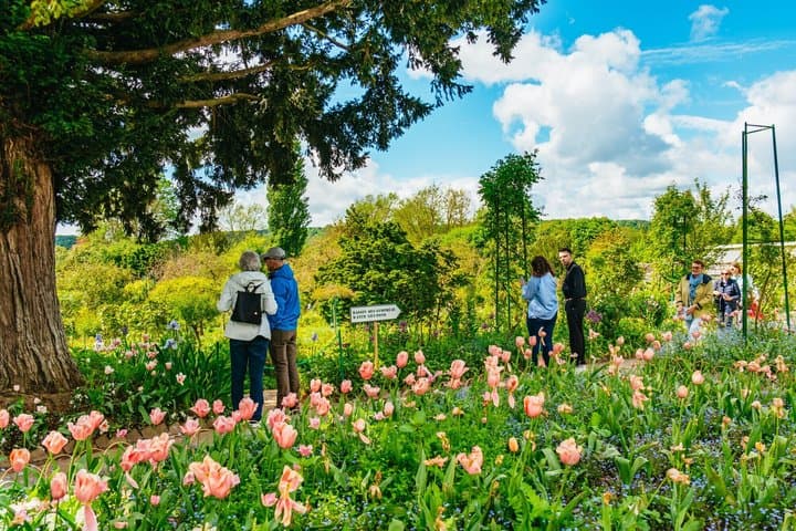 Giverny Monet’s Home and Gardens Half Day Tour from Paris