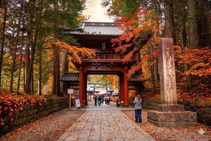 Nikko & Momiji Season: Kegon Falls with Chuzenji and Toshogu