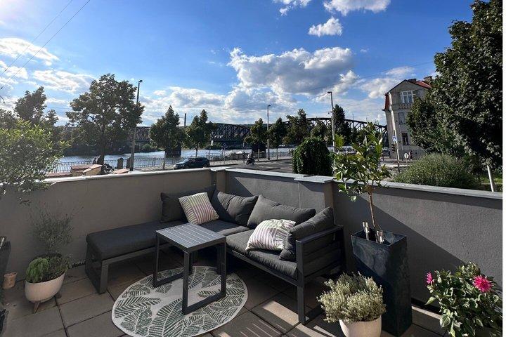 Sundowner Bites og Drinks med Celebrity Chef på Vltava
