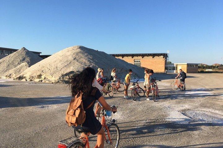 Explore as Cervia Salt Pans a pé ou de bicicleta