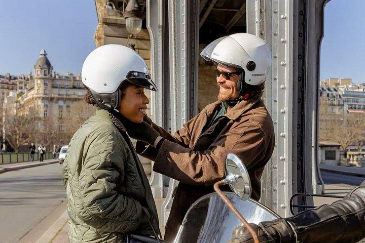 サイドカーでパリへ 映画製作者のビデオがあなたの瞬間を撮影