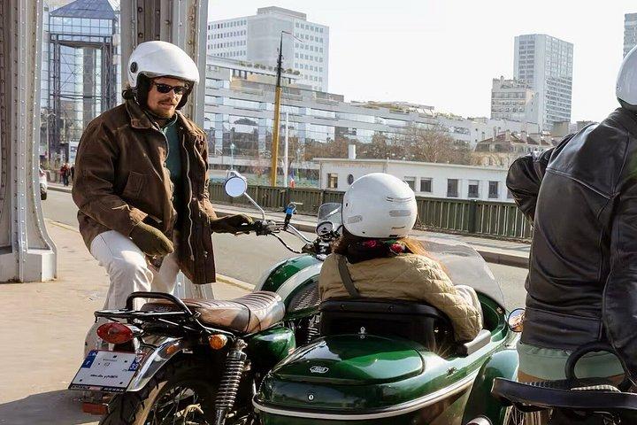 プロの映画製作者とサイドカーで縦型ビデオを撮る