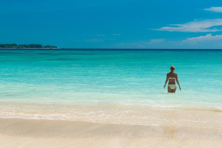 午後のカタマランからイスラ・ムヘレス島：シュノーケル、オープンバー＆サンセット