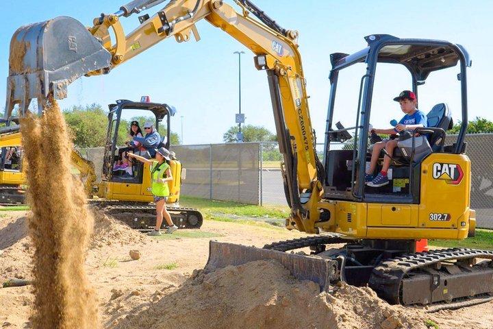 Dig World Grapevine : Entrada al parque de aventuras de la construcción