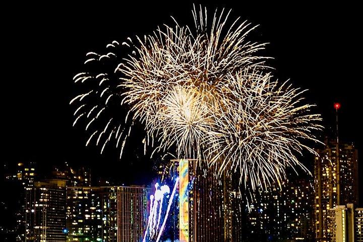 Waikiki Beach Catamarano Venerdì sera Tour dei fuochi d'artificio