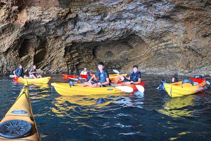 イビサ島でのカヤックとシュノーケリング付きのガイド付き海の洞窟ツアー