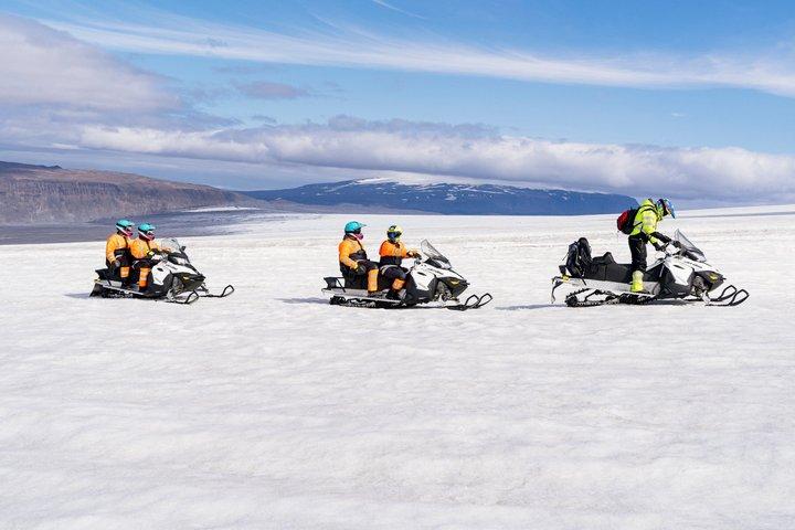 Combo Into the Glacier: motos de nieve + cueva de hielo Langjökull