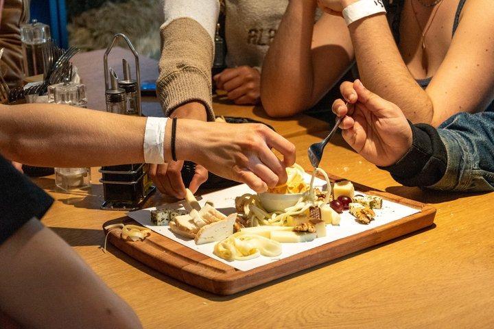 ブラチスラヴァ：伝統料理ツアー、テイスター＆チェリーリキュール