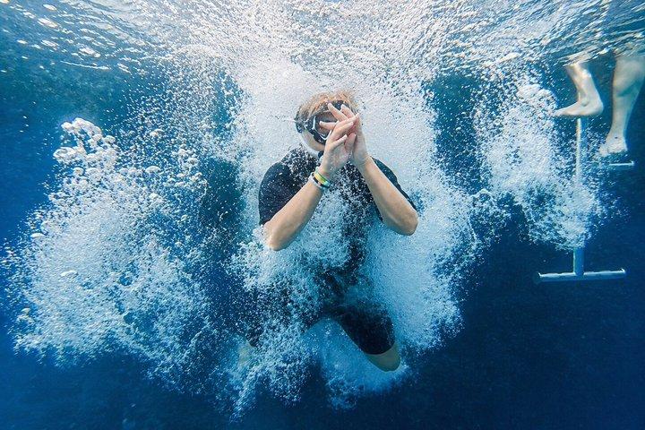 シャルム・エル・シェイクでボートでホワイト島へシュノーケリング日帰り旅行
