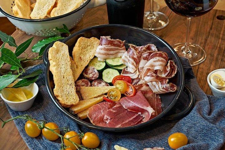 Experiencia de cata de vinos y carnes curadas de Istria