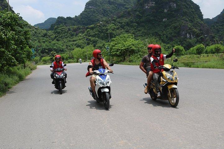 ニンビンバイク日帰りツアー隠れた宝石を探索